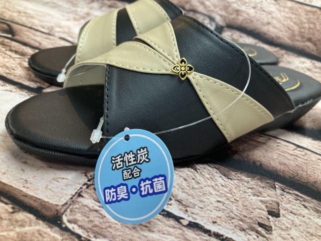 送料無料!安心安全、滑り止めつきソール&ゴム底スパイク付き!活性炭合皮 前開きヘップサンダルB(画像から)1足 < 女性ファッション  送料無料!安心安全、滑り止めつきソール&ゴム底スパイク付き!活性炭合皮 前開きヘップサンダルB(画像から)1足 < 女性ファッションの