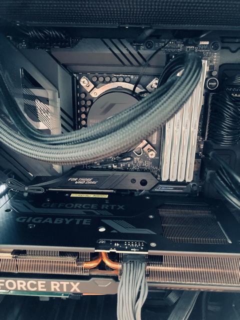 yO{Ȃz14900KF 64GB SSD2TB 1000W   PC{/Ӌ@ 