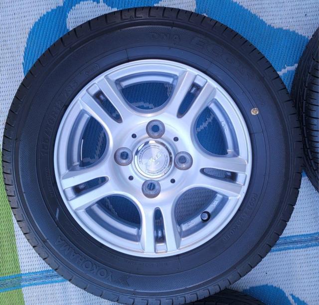 Weds JOKERアルミホイール12インチ4J pcd 100 タイヤ付き4本セットヨコハマ DNA ECOS ES300 < 自動車/バイク Weds JOKERアルミホイール12インチ4J pcd 100 タイヤ付き4本セットヨコハマ DNA ECOS ES300 < 自動車/バイク