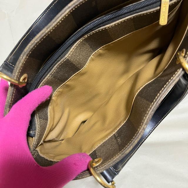 【訳あり】 san capri ヴィンテージ レザーバッグ 三層式 リペア跡あり < 女性ファッション 【訳あり】 san capri ヴィンテージ レザーバッグ 三層式 リペア跡あり < 女性ファッションの