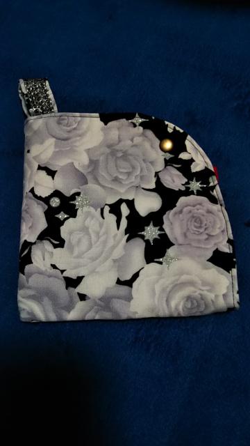 ☆モノトーンラメ入り薔薇柄マスクケース☆新品仮置きケース < 女性ファッション  ☆モノトーンラメ入り薔薇柄マスクケース☆新品仮置きケース  < 女性ファッションの