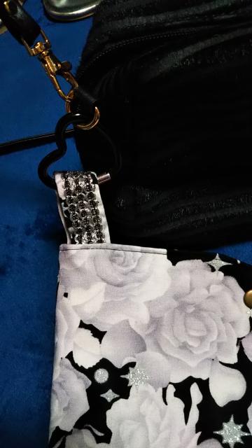 ☆モノトーンラメ入り薔薇柄マスクケース☆新品仮置きケース < 女性ファッション  ☆モノトーンラメ入り薔薇柄マスクケース☆新品仮置きケース < 女性ファッションの