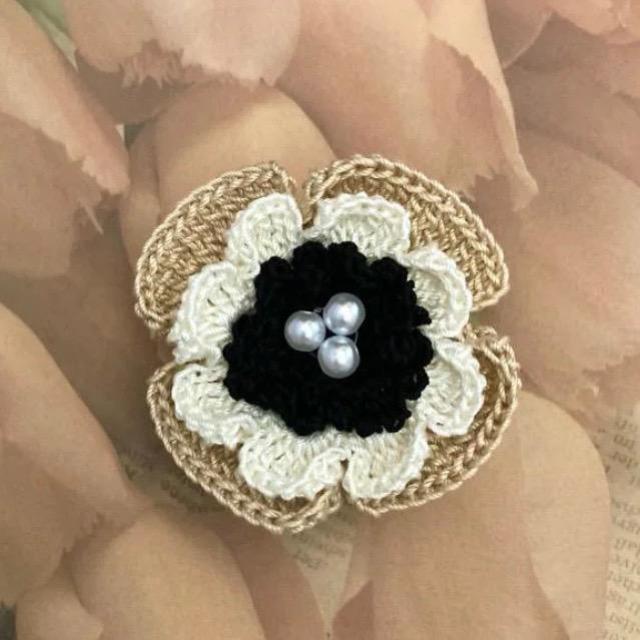 ハンドメイド♪レース編み アネモネ風お花モチーフのブローチ < 女性ファッション  ハンドメイド♪レース編み アネモネ風お花モチーフのブローチ  < 女性ファッションの