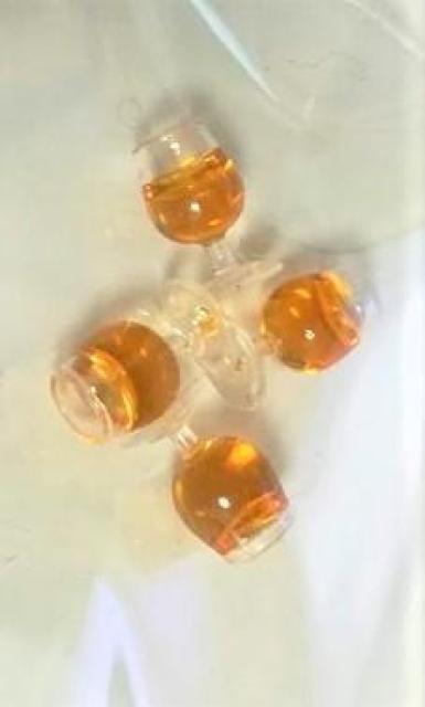 ミニチュア★ミニグラス4個セット★お揃いのウイスキー有り★ドールハウス★ < おもちゃ  ミニチュア★ミニグラス4個セット★お揃いのウイスキー有り★ドールハウス★ < おもちゃの