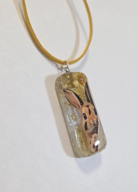 うさぎは見た☆ネックレス ハンドメイド レジンネックレス うさぎペンダント うさぎアクセサリー うさぎグッズ ウサギ < 女性ファッション うさぎは見た☆ネックレス ハンドメイド レジンネックレス うさぎペンダント うさぎアクセサリー うさぎグッズ ウサギ < 女性ファッションの