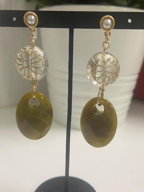 アクリルパーツを使用した樹脂のノンホールピアス(イヤリング) < 女性ファッション  アクリルパーツを使用した樹脂のノンホールピアス(イヤリング) < 女性ファッションの