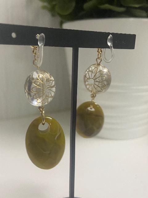 アクリルパーツを使用した樹脂のノンホールピアス(イヤリング) < 女性ファッション  アクリルパーツを使用した樹脂のノンホールピアス(イヤリング) < 女性ファッションの