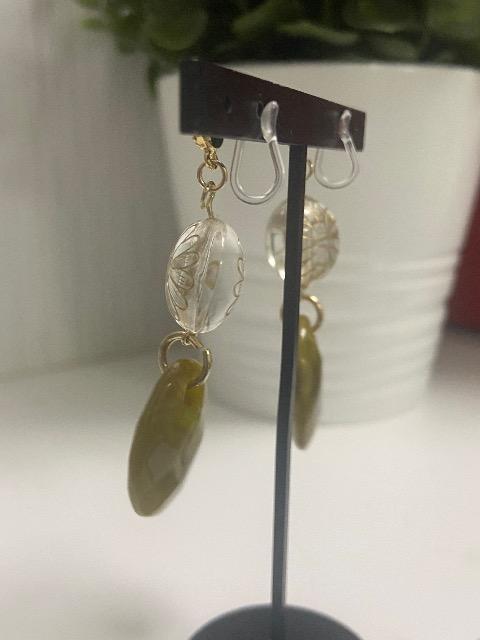 アクリルパーツを使用した樹脂のノンホールピアス(イヤリング) < 女性ファッション  アクリルパーツを使用した樹脂のノンホールピアス(イヤリング) < 女性ファッションの