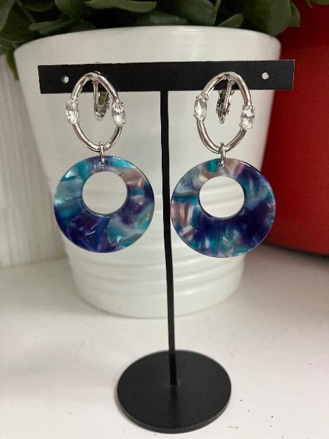 1点限り ハンドメイド アクリルフープを使用したイヤリング < 女性ファッション  1点限り ハンドメイド アクリルフープを使用したイヤリング  < 女性ファッションの