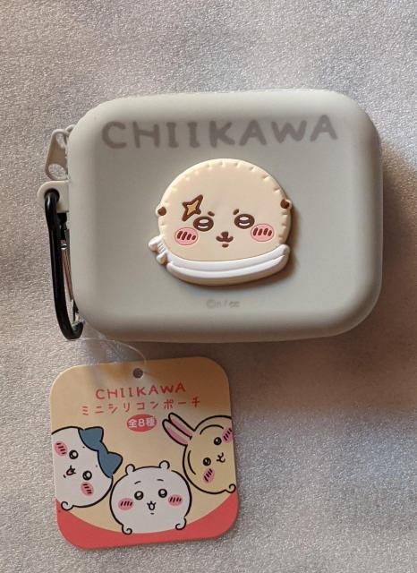 ちいかわ カラビナ付きミニシリコンポーチ(ラッコ) < アニメ/コミック/キャラクター  ちいかわ カラビナ付きミニシリコンポーチ(ラッコ)  < アニメ/コミック/キャラクターの