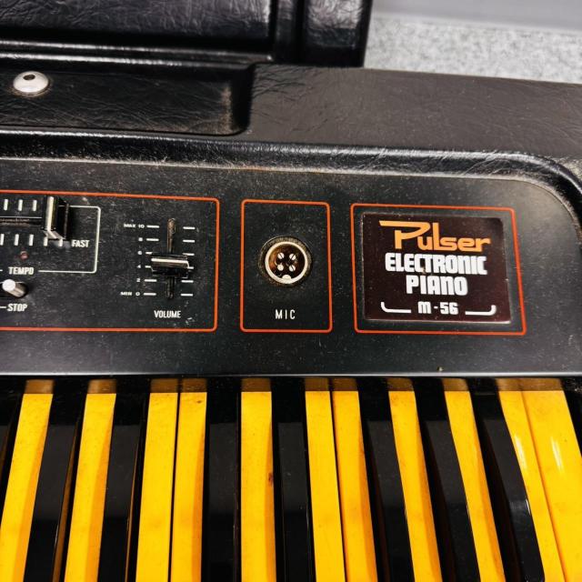 766790/PULSER ERECTRONIC PIANO M-56 �d�q�s�A�m 61���� ���Y���}�V������ �n�[�h�P�[�X�t �� �z�r�[�� 