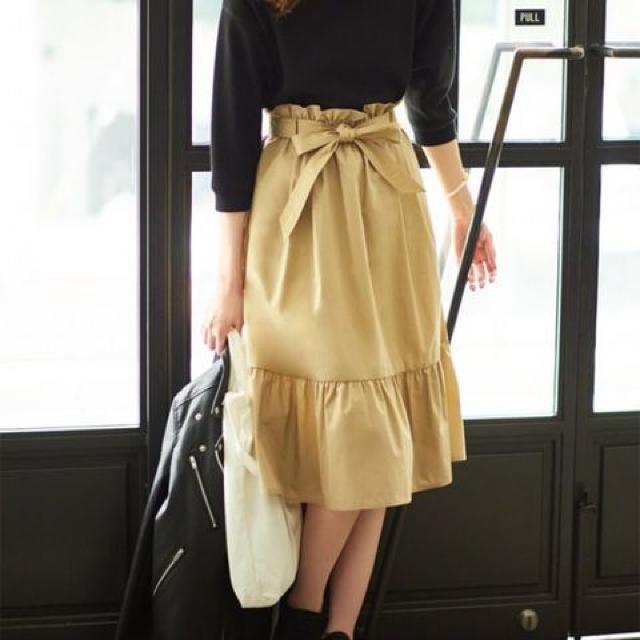 ユニクロ・ハイウエストリボンフリルスカート。ベージュXL < ブランド ユニクロ・ハイウエストリボンフリルスカート。ベージュXL < ブランドの