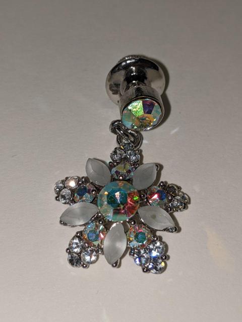 新品 ブローチ お花 クリア ホワイト スワロフスキー < 女性アクセサリー/時計  新品 ブローチ お花 クリア ホワイト スワロフスキー  < 女性アクセサリー/時計の