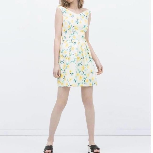 ◆ZARA/ザラ◆花柄ミニワンピース★ホワイトS*夏コーデ*海外旅行リゾート < ブランド  ◆ZARA/ザラ◆花柄ミニワンピース★ホワイトS*夏コーデ*海外旅行リゾート < ブランドの
