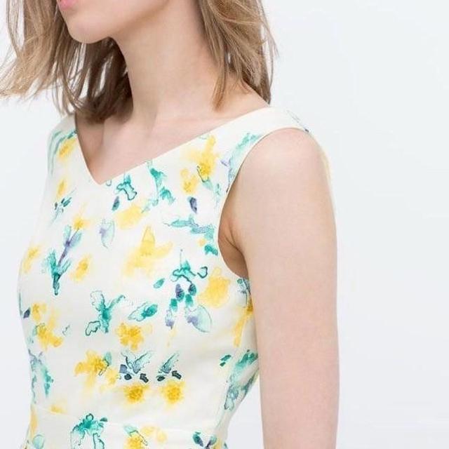 ◆ZARA/ザラ◆花柄ミニワンピース★ホワイトS*夏コーデ*海外旅行リゾート < ブランド  ◆ZARA/ザラ◆花柄ミニワンピース★ホワイトS*夏コーデ*海外旅行リゾート < ブランドの