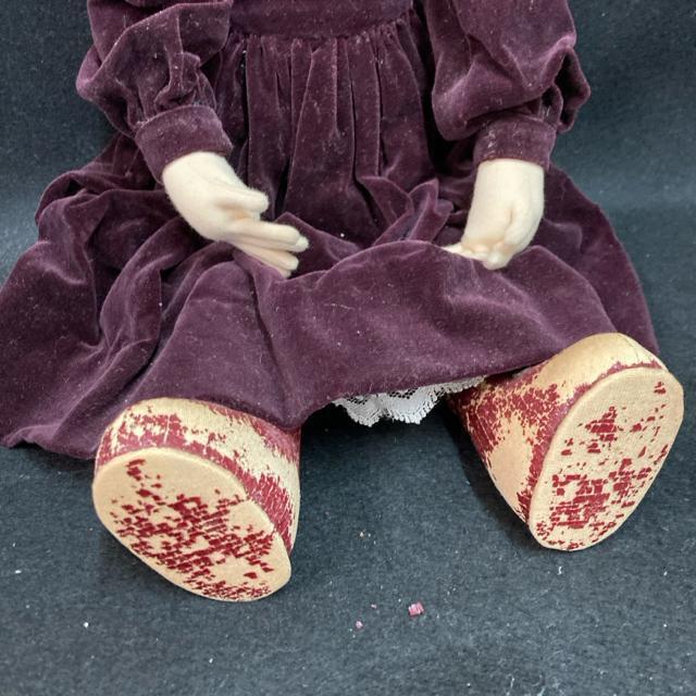 ビスクドール ダークパープルドレスの人形 ビスクドール 長さ約50cm < おもちゃ ビスクドール ダークパープルドレスの人形 ビスクドール 長さ約50cm < おもちゃの