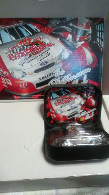 レーシングチャンピオンズ記念ミニカーバッチ付き 新品 < ホビー レーシングチャンピオンズ記念ミニカーバッチ付き 新品 < ホビーの