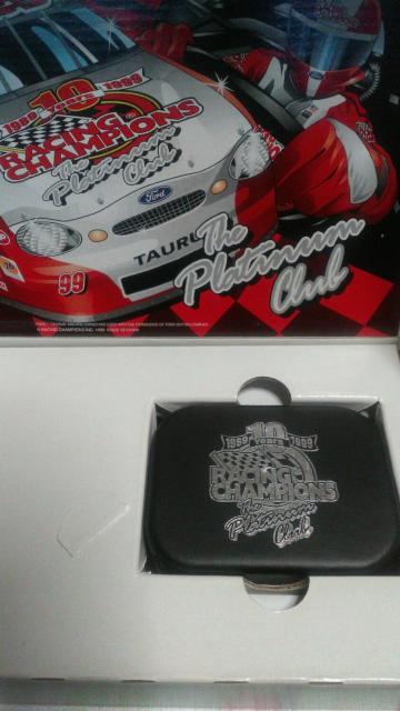 レーシングチャンピオンズ記念ミニカーバッチ付き 新品 < ホビー レーシングチャンピオンズ記念ミニカーバッチ付き 新品 < ホビーの