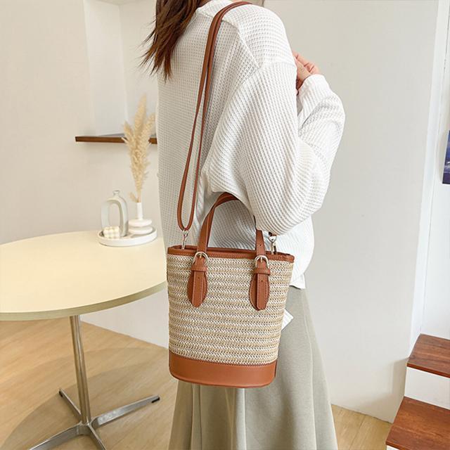 送料無料 新品 ストローショルダーバッグ かごバッグ 夏 < 女性ファッション  送料無料 新品 ストローショルダーバッグ かごバッグ 夏 < 女性ファッションの