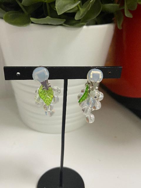 ハンドメイド チェコビーズを使用したイヤリング (板バネ)オーロラ < 女性ファッション  ハンドメイド チェコビーズを使用したイヤリング (板バネ)オーロラ < 女性ファッションの