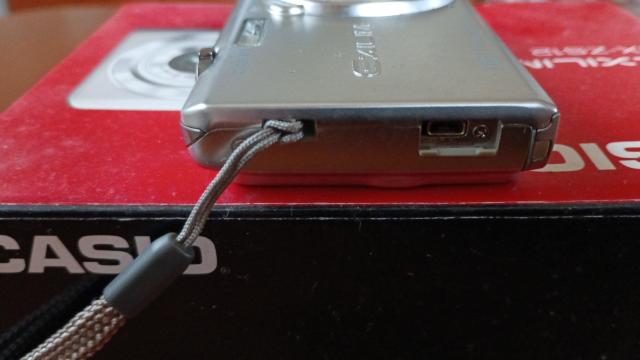 �J�V�I CASIO EXILIM EX-ZS12  ����  �f�W�J�� �� �Ɠd/AV�� 