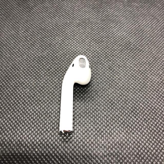 即決 Apple アップル AirPods エアーポッズ 第二世代 A2032 右耳 < 家電/AV  即決 Apple アップル AirPods エアーポッズ 第二世代 A2032 右耳 < 家電/AVの