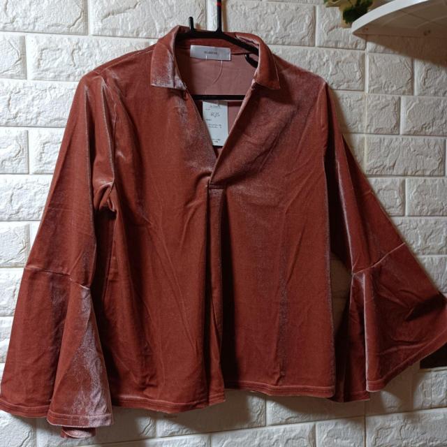 TALK ABOUT LOVE★新品★ベルスリーブベロアプルオーバー/M < 女性ファッション  TALK ABOUT LOVE★新品★ベルスリーブベロアプルオーバー/M  < 女性ファッションの