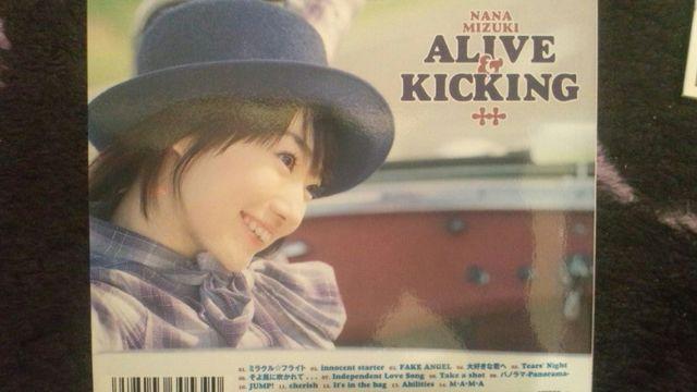 !A!ށX/ALIVE KICKING/ʐ^t!i!  ^gObY 