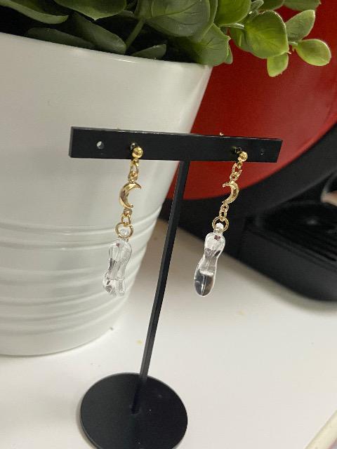 ハンドメイド ガラスの靴のアクリルチャームと月のつなぎパーツを使用したピアス  < 女性ファッション  ハンドメイド ガラスの靴のアクリルチャームと月のつなぎパーツを使用したピアス  < 女性ファッションの
