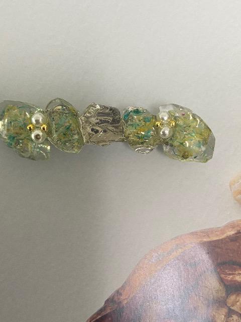 ハンドメイド レジン ドライフラワーのかけら封入バレッタ グリーン < 女性ファッション  ハンドメイド レジン ドライフラワーのかけら封入バレッタ グリーン  < 女性ファッションの