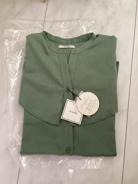 新品タグ付き le colis ラッフルカラーシャツ フリルブラウス グリーン < 女性ファッション 新品タグ付き le colis ラッフルカラーシャツ フリルブラウス グリーン < 女性ファッションの