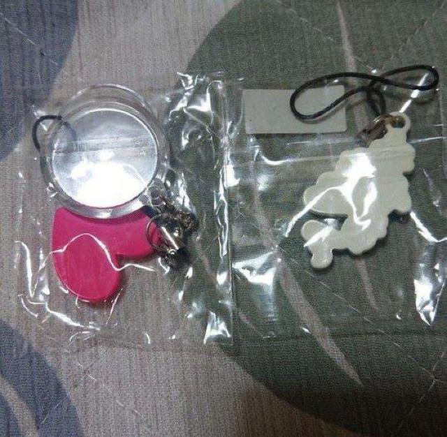 未使用未開封 新品 アクリルキーホルダー  ストラップ チャーム 2個セット < 女性ファッション  未使用未開封 新品 アクリルキーホルダー  ストラップ チャーム 2個セット < 女性ファッションの