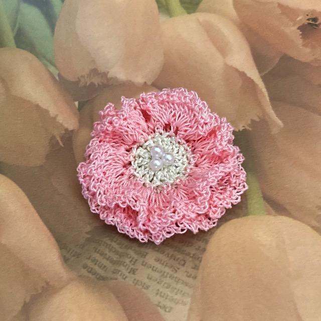 ハンドメイド レース編み フリルのお花ブローチ < 女性ファッション  ハンドメイド レース編み フリルのお花ブローチ  < 女性ファッションの