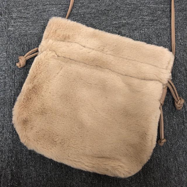 即決 新品 タグ付き aristella ファーバッグ ショルダーバッグ < 女性ファッション  即決 新品 タグ付き aristella ファーバッグ ショルダーバッグ < 女性ファッションの