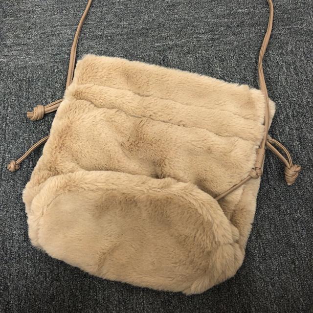 即決 新品 タグ付き aristella ファーバッグ ショルダーバッグ < 女性ファッション  即決 新品 タグ付き aristella ファーバッグ ショルダーバッグ < 女性ファッションの