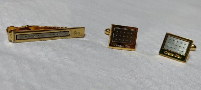 正規レア Dior アイコンロゴ パンチングドット スクエアカフス ネクタイピン SET カフリンクス クリップタイバー タイピン < ブランド  正規レア Dior アイコンロゴ パンチングドット スクエアカフス ネクタイピン SET カフリンクス クリップタイバー タイピン  < ブランドの