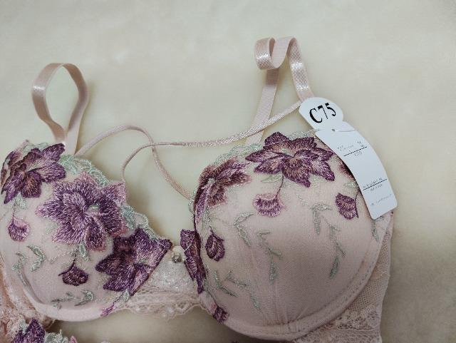 Vi^Ot@C75lTCYiTobNjZbg@CgsN