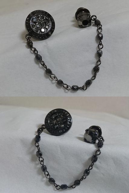 正規 良品 COMME CA ISMコムサイズム オーバルロゴ文字 ブローチ 黒 フリンジチェーン×ストーン ピンバッジ < ブランド  正規 良品 COMME CA ISMコムサイズム オーバルロゴ文字 ブローチ 黒 フリンジチェーン×ストーン ピンバッジ < ブランドの