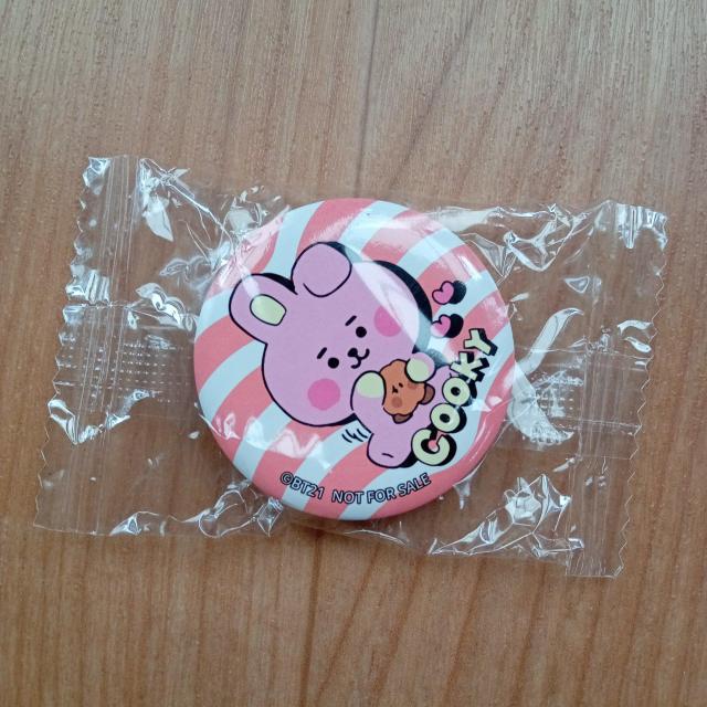 新品 BT21 オリジナル缶バッチ くら寿司 < タレントグッズ  新品 BT21 オリジナル缶バッチ くら寿司  < タレントグッズの
