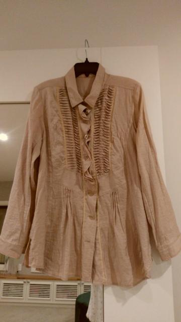 ベージュブラウスシャツ長袖 フロントフリル Mサイズ < 女性ファッション  ベージュブラウスシャツ長袖 フロントフリル Mサイズ  < 女性ファッションの