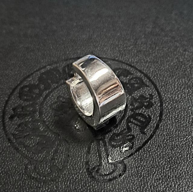 CHROME HEARTS/ナローVバンド CHXピアス/片耳用/美品 < ブランド  CHROME HEARTS/ナローVバンド CHXピアス/片耳用/美品 < ブランドの