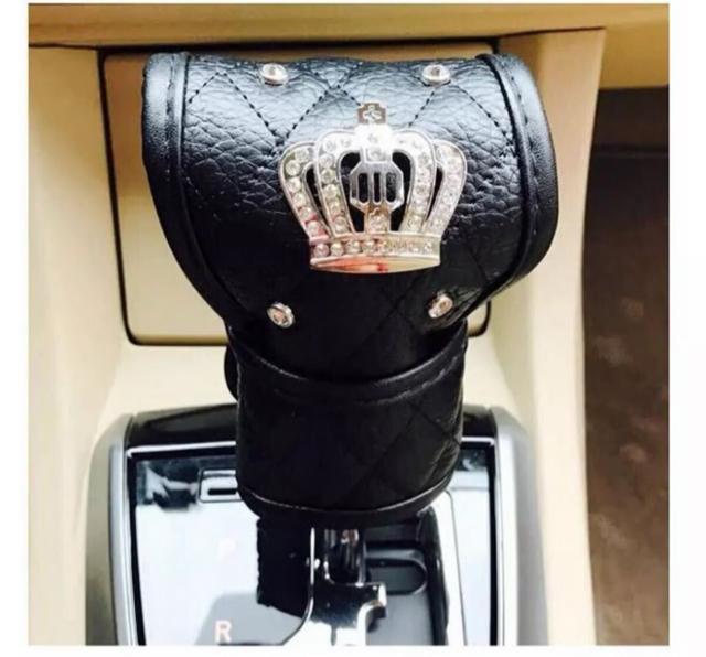 即納・送料無料 ブラック シフトノブカバー スタッズ付き PUレザー 高級感 ドレスアップ DAD ギャルソン風 汎用タイプ < 自動車/バイク 即納・送料無料 ブラック シフトノブカバー スタッズ付き PUレザー 高級感 ドレスアップ DAD ギャルソン風 汎用タイプ < 自動車/バイク