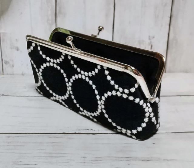 刺繍 ドット 水玉 黒 角型がま口 メガネケース ペンケース 小物入れ 多目的ポーチ < 女性ファッション 刺繍 ドット 水玉 黒 角型がま口 メガネケース ペンケース 小物入れ 多目的ポーチ < 女性ファッションの