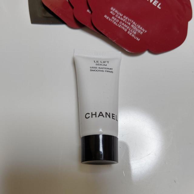 CHANEL No1ドゥシャネル サンプル ルリフト 美容液 ファンデーション < 香水/コスメ/ネイル  CHANEL No1ドゥシャネル サンプル ルリフト 美容液 ファンデーション < 香水/コスメ/ネイルの