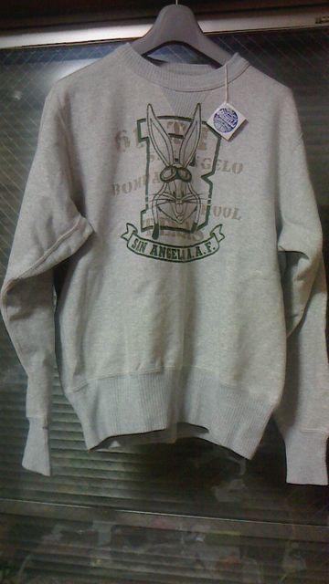 トイズマッコイ 両Vスエット ワーナーブラザーズ バッグスバニー < 男性ファッション  トイズマッコイ 両Vスエット ワーナーブラザーズ バッグスバニー  < 男性ファッションの