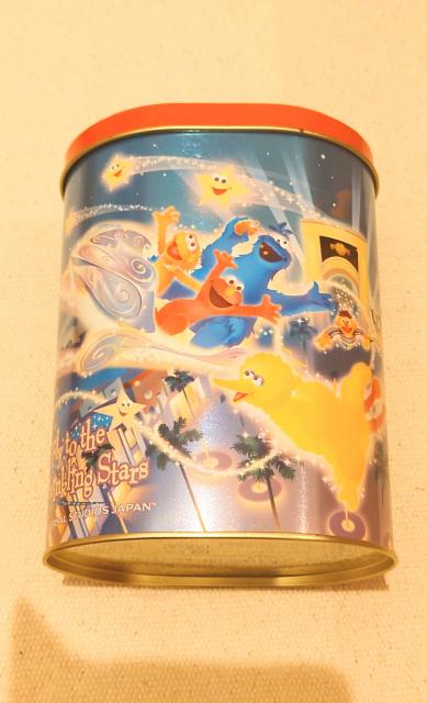 ユニバーサルスタジオ お菓子缶 USJ セサミストリート エルモ クッキーモンスター ビッグバード ゾーイ バート 空缶 < アニメ/コミック/キャラクター ユニバーサルスタジオ お菓子缶 USJ セサミストリート エルモ クッキーモンスター ビッグバード ゾーイ バート 空缶 < アニメ/コミック/キャラクターの