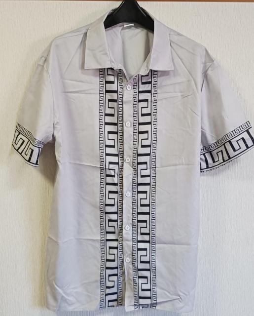 新品●ギリシャ風模様●半袖シャツ ●M●グレー < 男性ファッション  新品●ギリシャ風模様●半袖シャツ ●M●グレー < 男性ファッションの