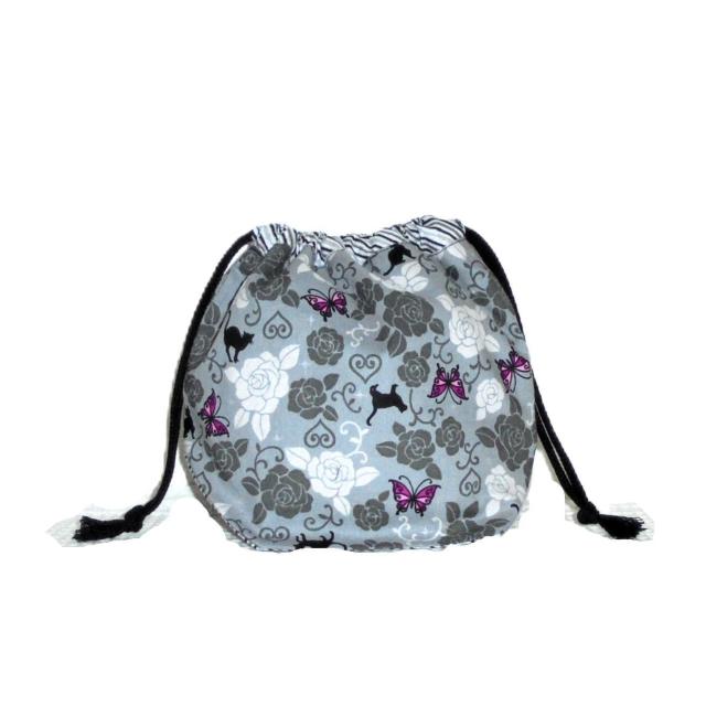 【底マチ幅が広い巾着】◆黒猫シルエット・蝶・薔薇×グレー地◆裏地あり巾着 < 女性ファッション 【底マチ幅が広い巾着】◆黒猫シルエット・蝶・薔薇×グレー地◆裏地あり巾着 < 女性ファッションの
