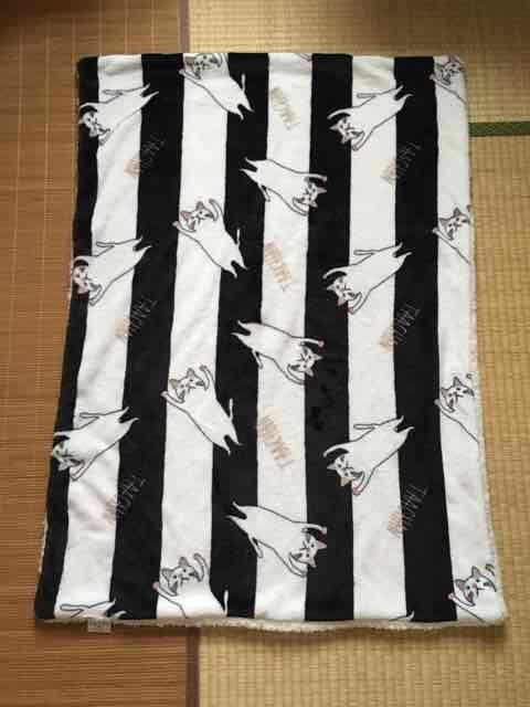 白猫のターチャン・白黒ボーダー柄ボア素材ブランケット。 < インテリア/ライフ 白猫のターチャン・白黒ボーダー柄ボア素材ブランケット。 < インテリア/ライフの