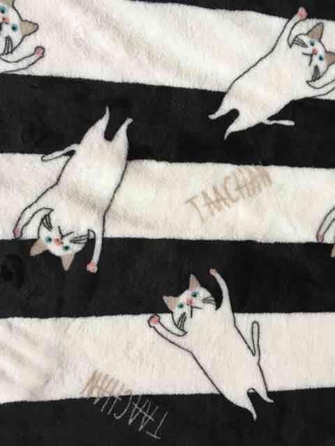 白猫のターチャン・白黒ボーダー柄ボア素材ブランケット。 < インテリア/ライフ 白猫のターチャン・白黒ボーダー柄ボア素材ブランケット。 < インテリア/ライフの